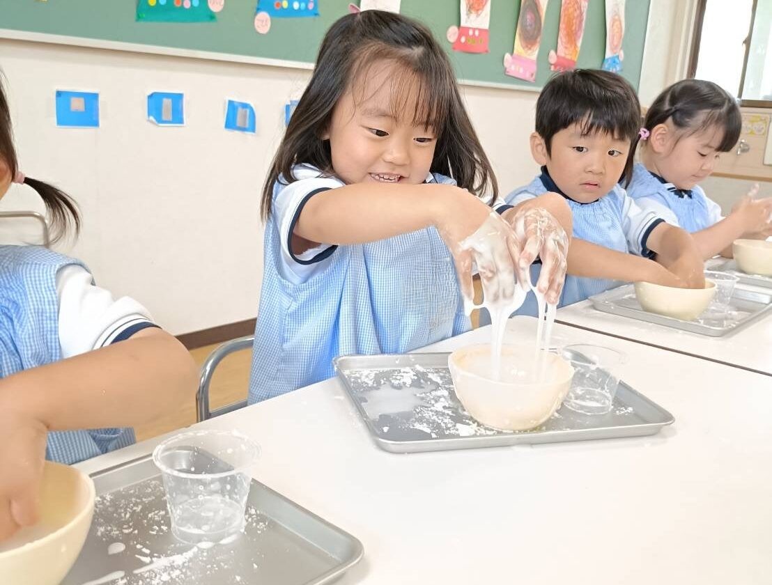 ひよこ組♡年少　片栗粉粘土で遊んだよ！